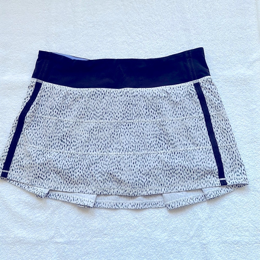 Lululemon Pace Rival Skirt II, Dottie Dash White Black, Size 8 EUC